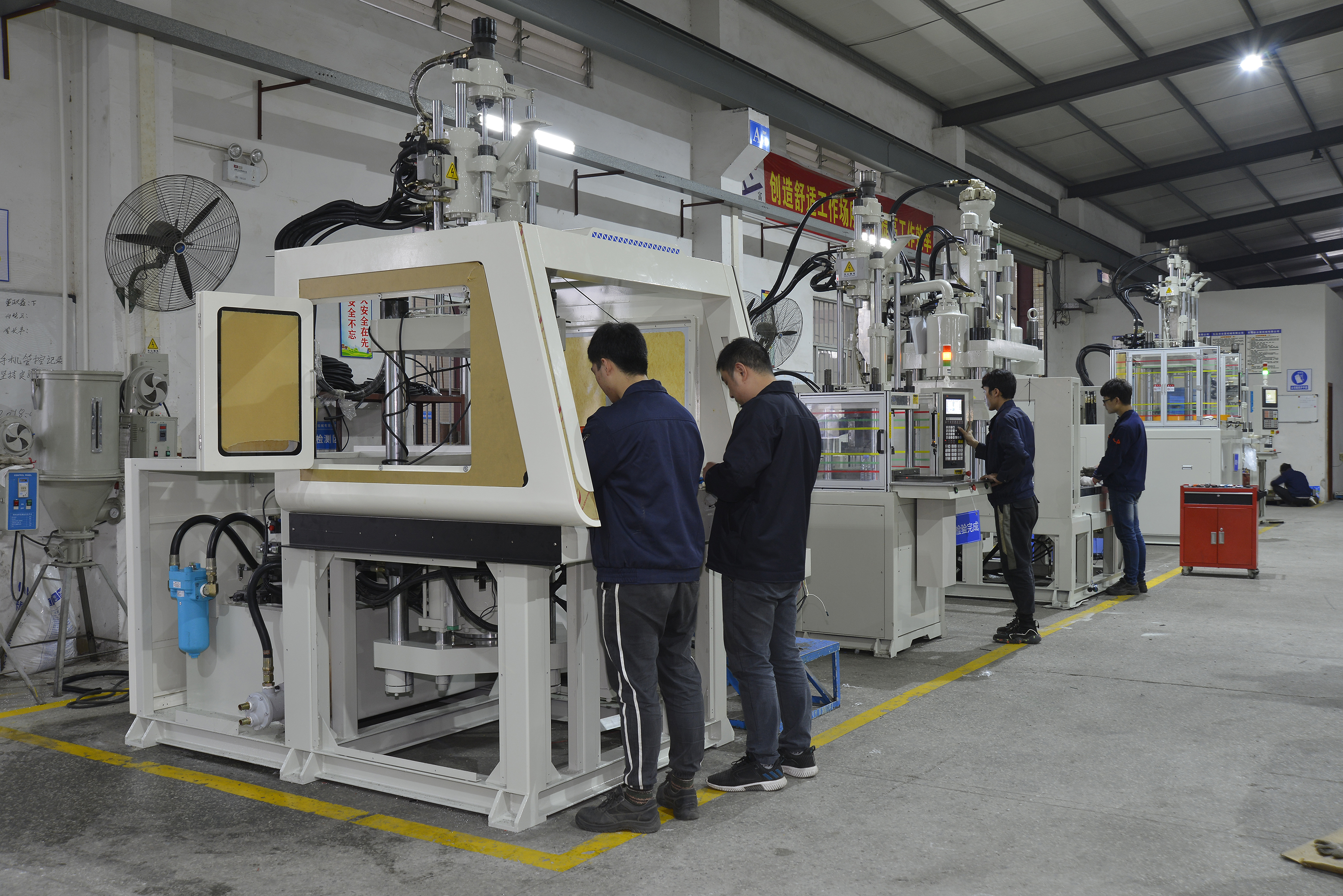 立式圓盤注塑機(jī) 立式圓盤注塑機(jī)